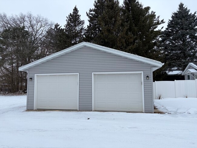 51 W 14th St in Clintonville, WI - Building Photo - Building Photo