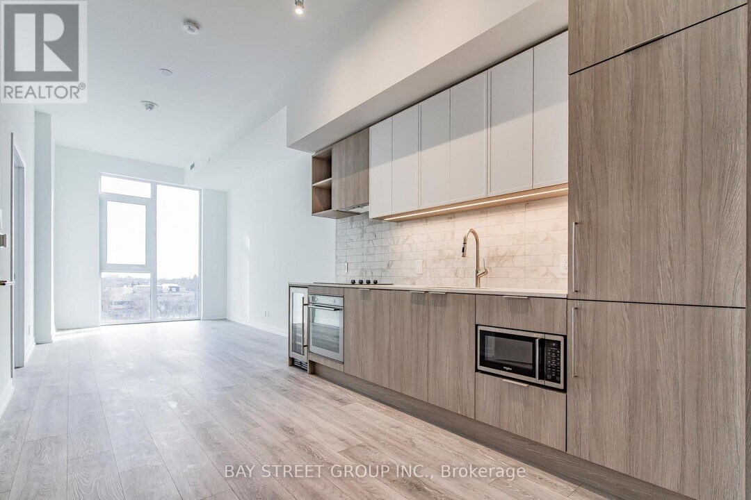 2020-2020 Bathurst St in Toronto, ON - Building Photo