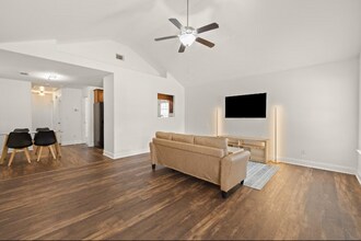 16 Ristona Dr in Savannah, GA - Foto de edificio - Building Photo