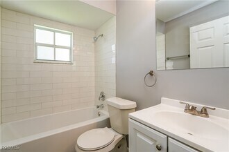 525 SW 23rd Terrace in Cape Coral, FL - Building Photo - Building Photo