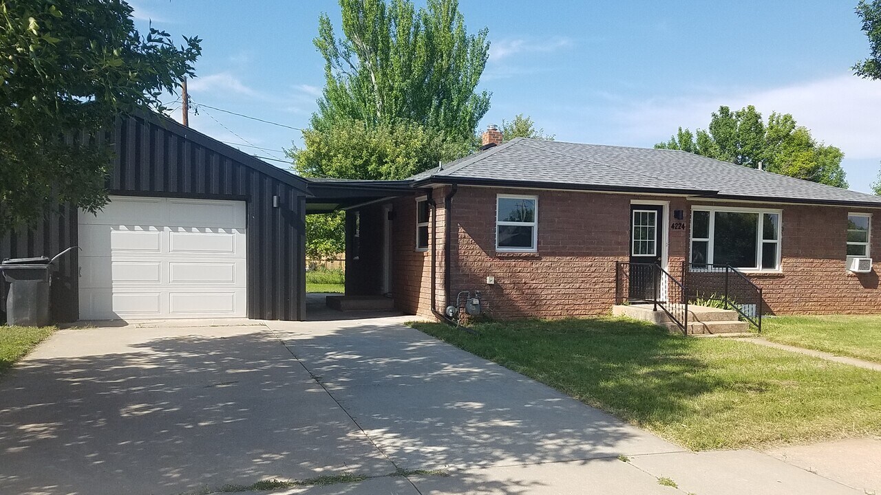 4224 W Chicago St in Rapid City, SD - Building Photo