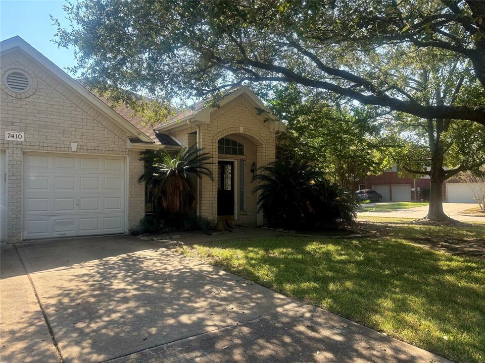 7410 Colony Bend Ln in Missouri City, TX - Building Photo