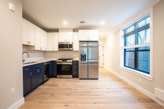 157 Everett St in Boston, MA - Building Photo - Building Photo