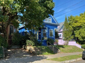 1919 NW 23rd Pl in Portland, OR - Building Photo - Building Photo