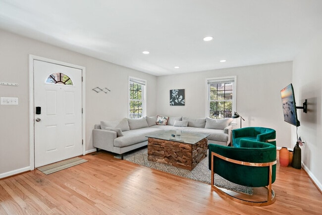 property at 2021 Washington Blvd