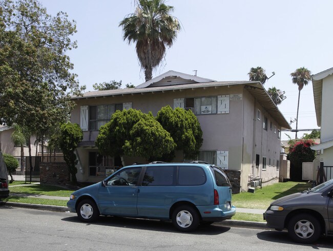 710 N Anna Dr in Anaheim, CA - Foto de edificio - Building Photo