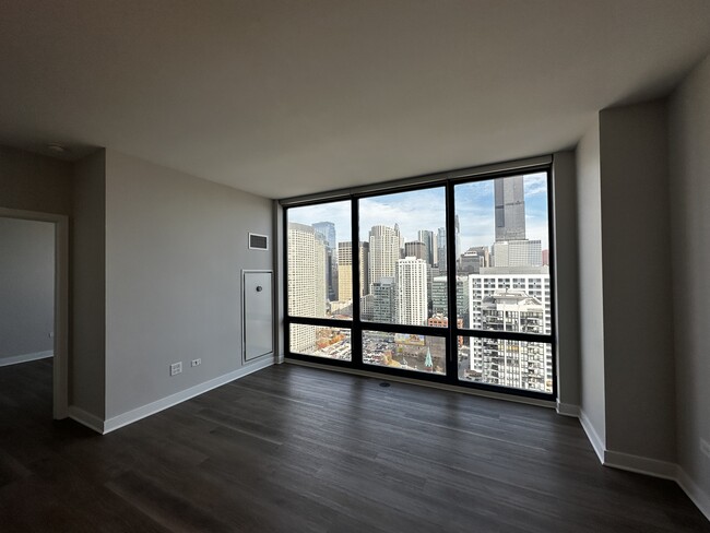 700 W Adams St, Unit 1 in Chicago, IL - Building Photo - Building Photo