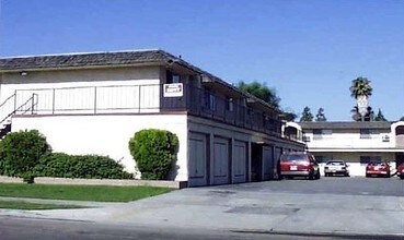 Kingman Apartments in Buena Park, CA - Foto de edificio - Building Photo