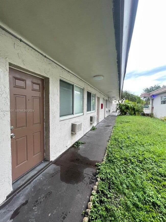 property at 800 N federal Hwy