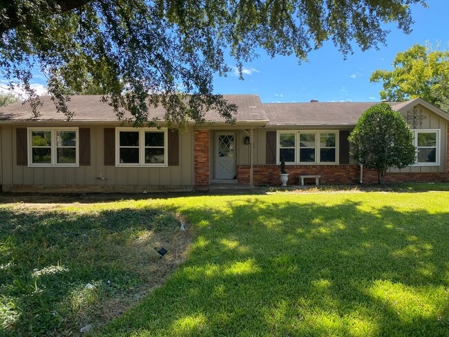 property at 3012 Lansdowne Dr