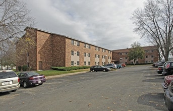 Southridge Village in Madison, WI - Foto de edificio - Building Photo