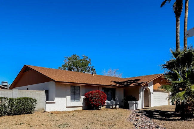 property at 1207 W Topeka Dr