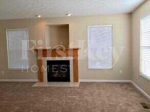 7568 Sycamore Woods Ln in Hamilton, OH - Building Photo - Building Photo