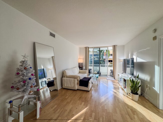 18800 NE 29th Ave, Unit 324 in Miami, FL - Building Photo - Building Photo