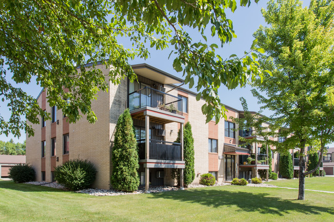 Skaff Apartments Moorhead in Moorhead, MN - Building Photo - Interior Photo