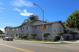 De Luz Senior Apartments in Fallbrook, CA - Foto de edificio - Building Photo