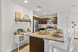 6462 Sweetbay Ln, Unit 102 in Jacksonville, FL - Building Photo - Building Photo