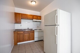 2704 N Sawyer Ave in Chicago, IL - Building Photo - Building Photo