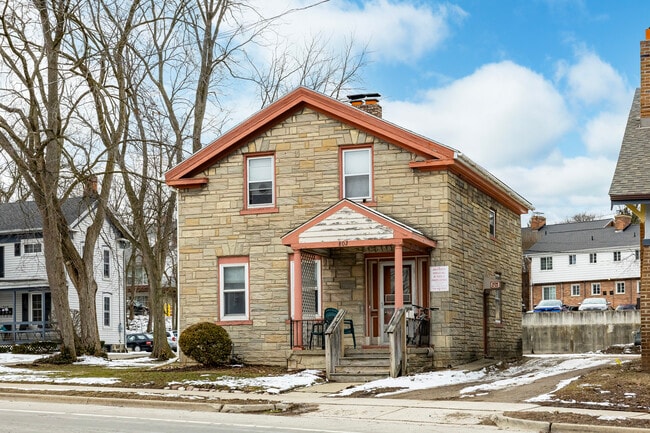 802 S Main St in Ann Arbor, MI - Foto de edificio - Primary Photo
