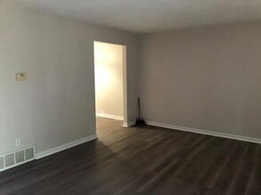 110 Town Ct in Charleston, WV - Building Photo - Building Photo