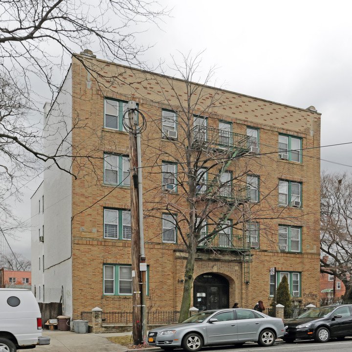 24-32 21st St in Astoria, NY - Building Photo