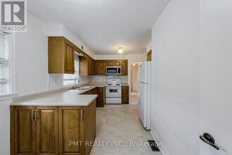 7 Sylla Ave in Toronto, ON - Building Photo - Building Photo