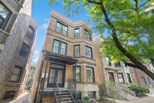 3711 N Racine Ave, Unit 1