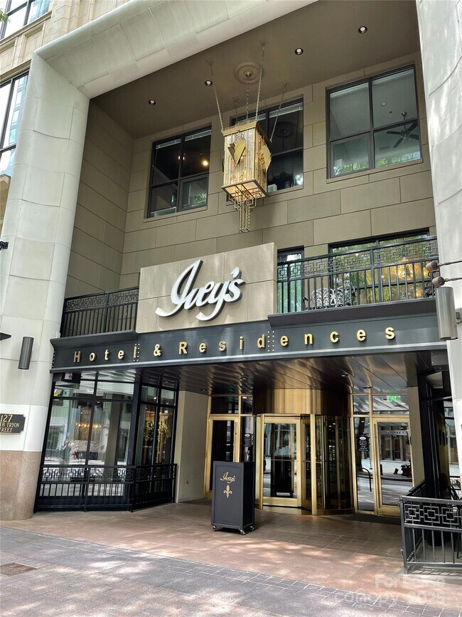 127 N Tryon St in Charlotte, NC - Building Photo - Building Photo
