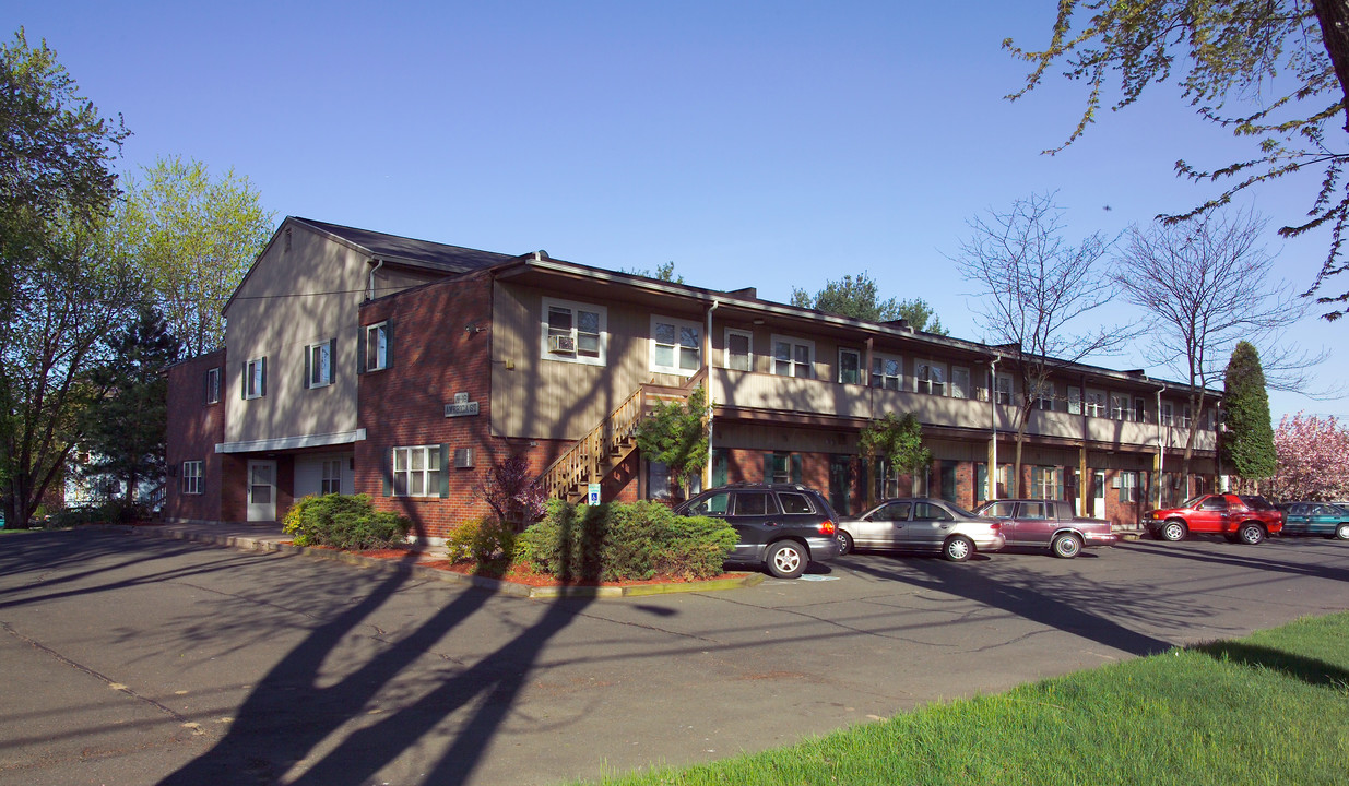 Maplewood Apartments in Chicopee, MA - Building Photo