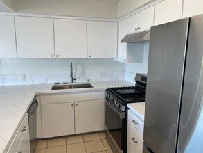 837 17th St in Hermosa Beach, CA - Building Photo - Building Photo
