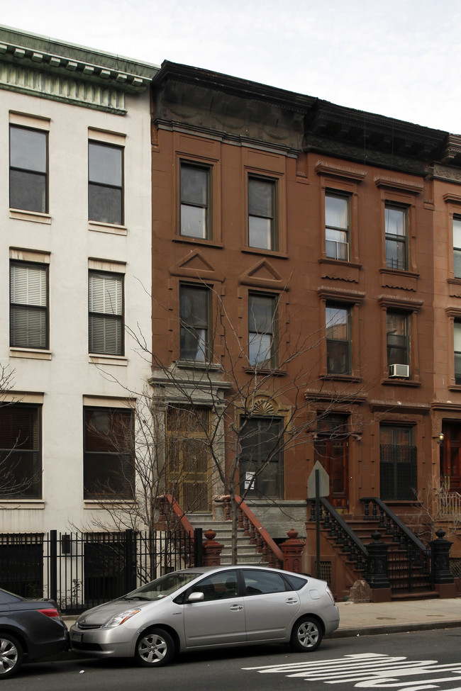 501 Manhattan Ave in New York, NY - Foto de edificio - Building Photo