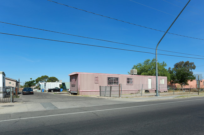 Mobile Home Park - 8 Spaces in Tucson, AZ - Building Photo - Primary Photo