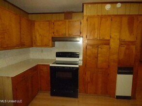 2018 Stewart Ln in Magnolia, MS - Foto de edificio - Building Photo