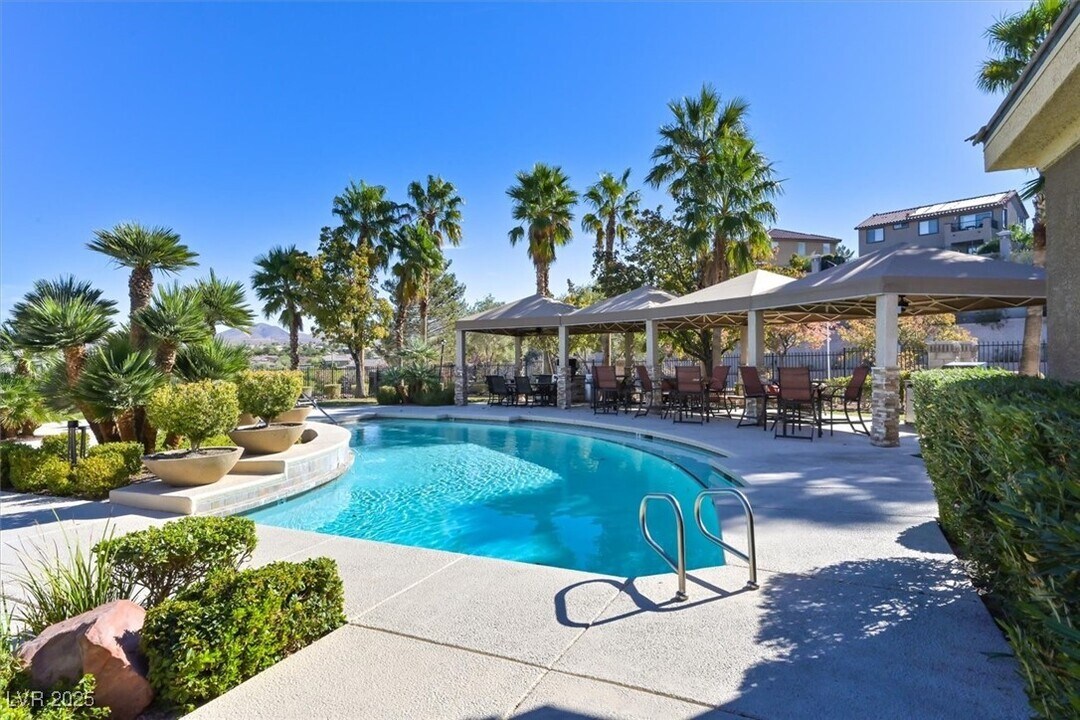 2900 Sunridge Heights Pkwy in Henderson, NV - Building Photo