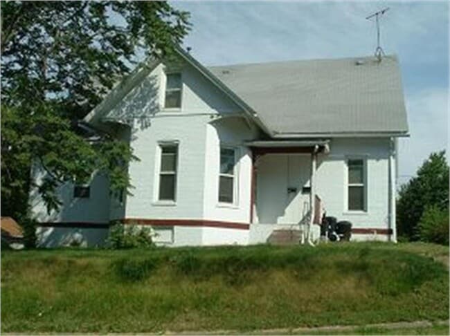 property at 517 1/2 E 8th St