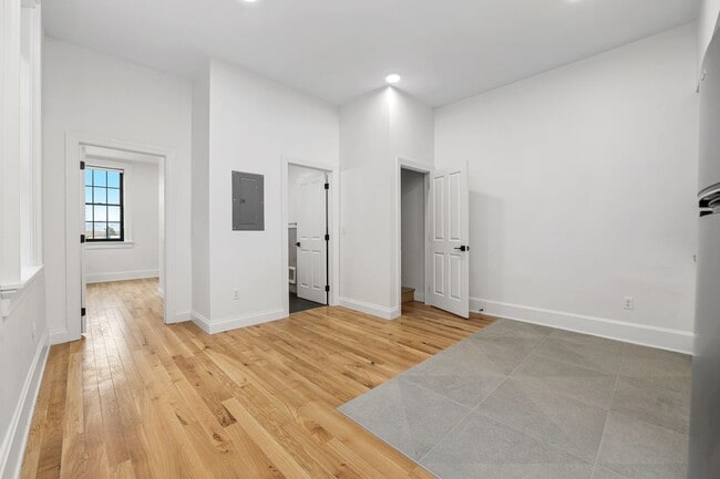 1121 Dayton St in Cincinnati, OH - Building Photo - Building Photo