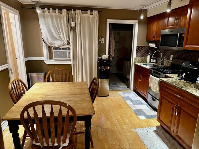 411 2nd St in Jersey City, NJ - Building Photo - Building Photo