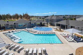 3027 NE Red Jasper Pl in Bend, OR - Building Photo - Building Photo
