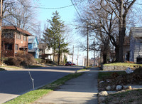 Ryan House in Akron, OH - Foto de edificio - Building Photo