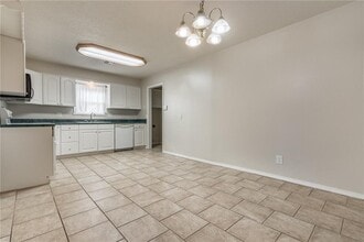 9 Shirley Ln in Edmond, OK - Building Photo - Building Photo