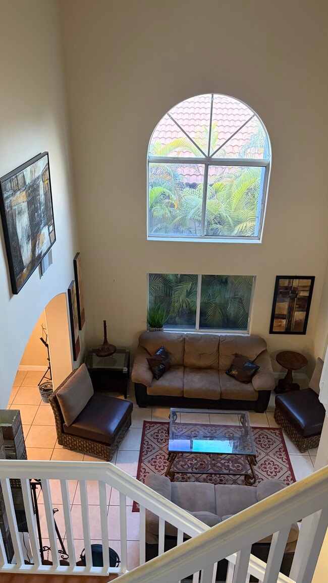 13553 SW 124th Avenue Rd in Miami, FL - Foto de edificio - Building Photo