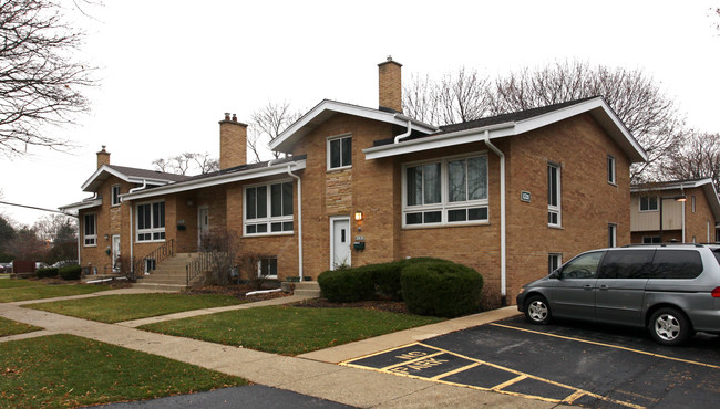 University Village Lofts in Arlington Heights, IL - Foto de edificio - Building Photo