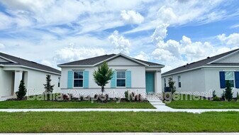 1676 Hummingbird Rd in Winter Haven, FL - Building Photo