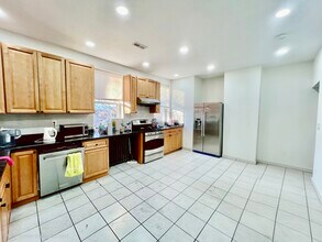 16 Copenger St, Unit 12 in Boston, MA - Building Photo - Building Photo