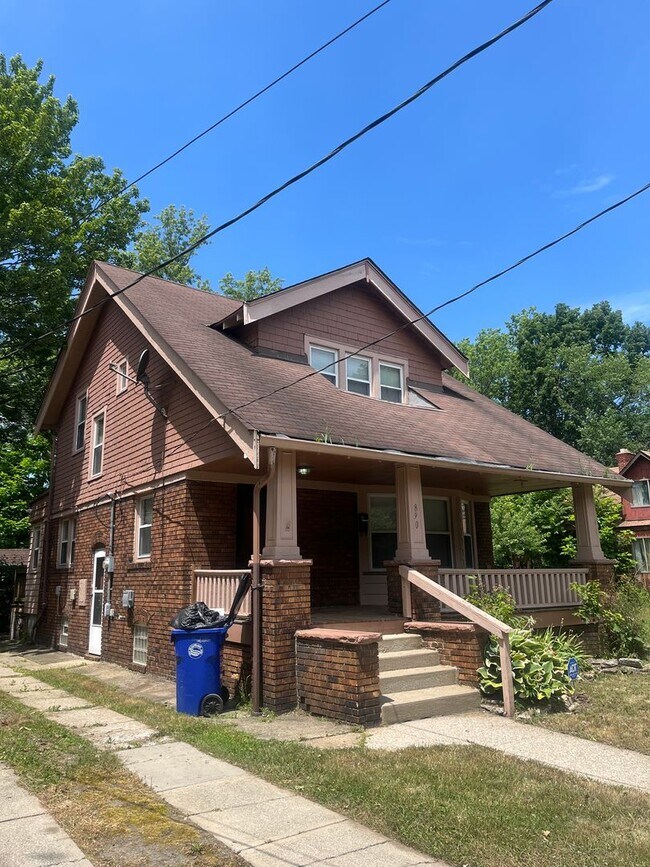 890 E 143rd St in Cleveland, OH - Building Photo - Building Photo