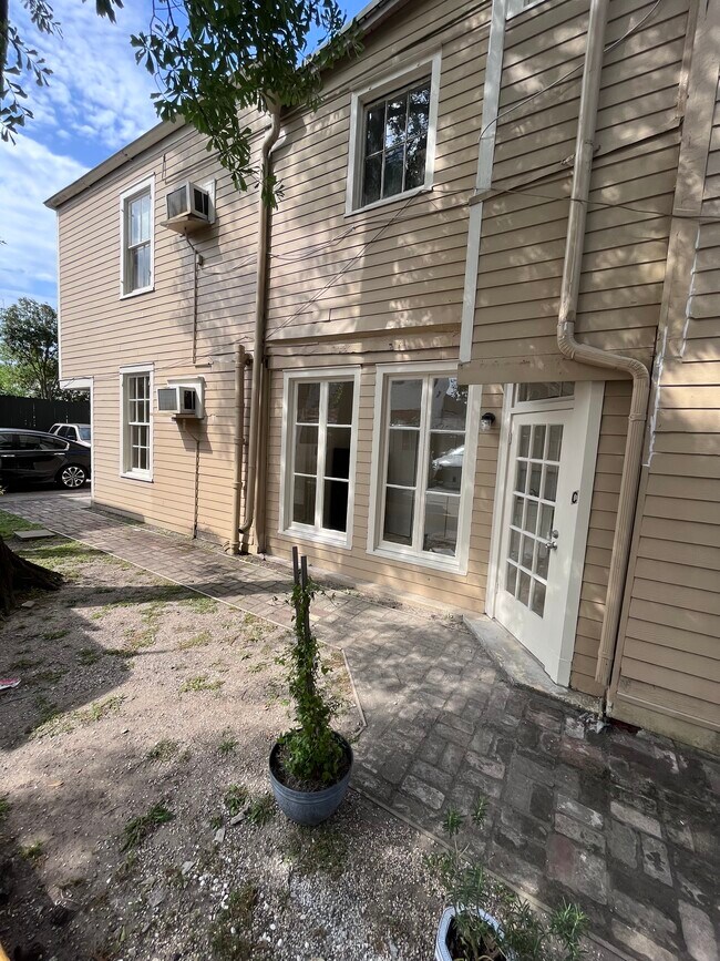 3618 Coliseum St Rentals in New Orleans, LA