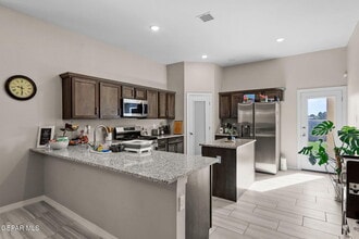 325 Fray Olguin Ct in Socorro, TX - Building Photo - Building Photo