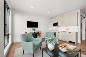 1515 Commonwealth Ave, Unit 304 in Boston, MA - Building Photo - Building Photo