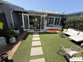 2032 Ocean Park Blvd in Santa Monica, CA - Building Photo