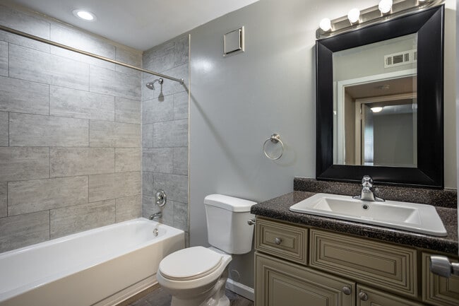 Eastowne Village Apartments in Knoxville, TN - Foto de edificio - Interior Photo
